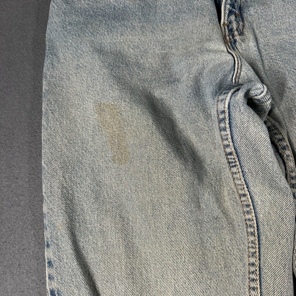 Vtg 90s Levis Jeans Womens 11 Jr Relaxed Fit Tapered Leg Light Wash Stained USA - Picture 3 of 14